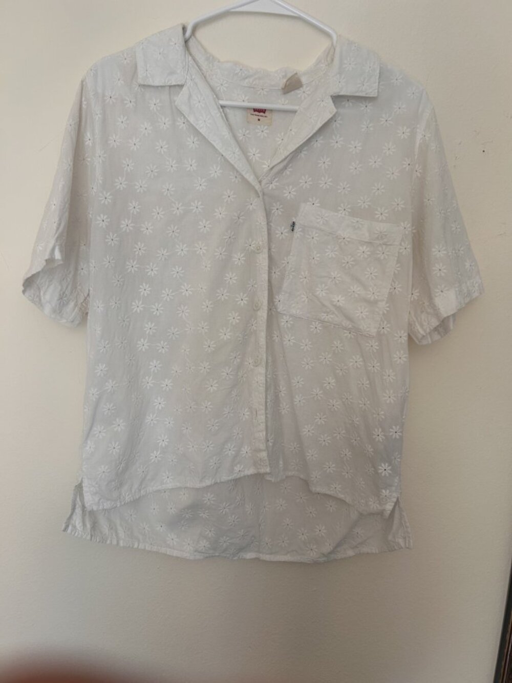 Levi's White Daisy Floral Eyelet Short Sleeve Button Up Camp Shirt Size M